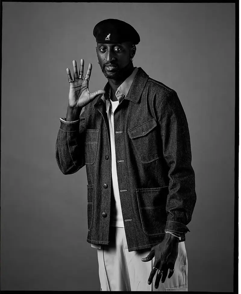 KAPELA — Editorial